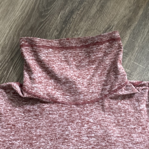 Two piece- Women’s size 4 lululemon jogger and hoodie -heathered maroon colour - Picture 5 of 11